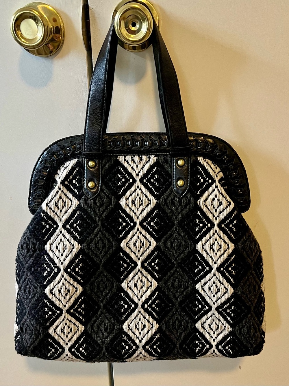 Hinge Black and White Woven Doctor Frame Bag
